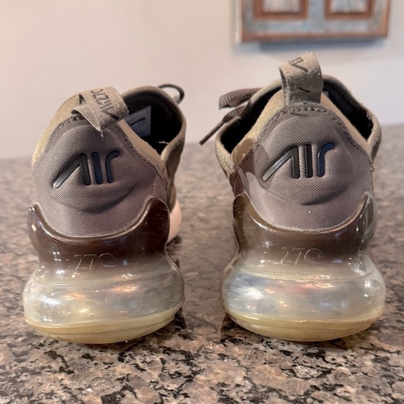 Nike Air Max 270 in olive and Black EUC 8.5